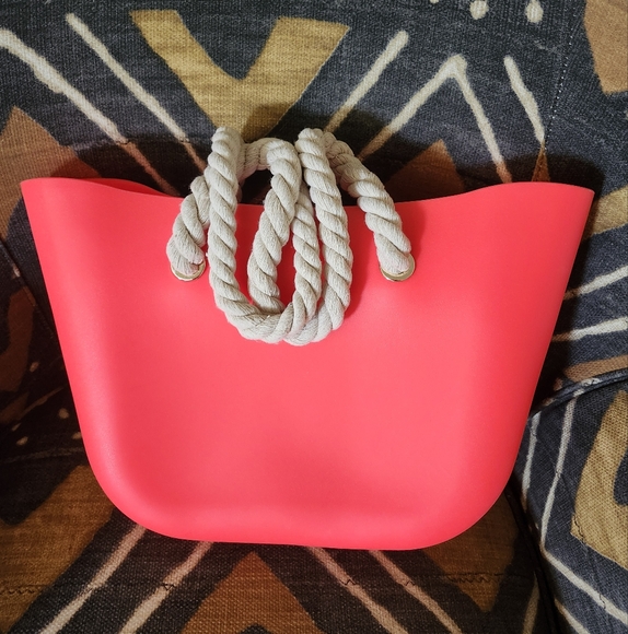 Sale🥰Vibrant Silicone Coral Tote Bag with Rope Handles - Picture 1 of 3